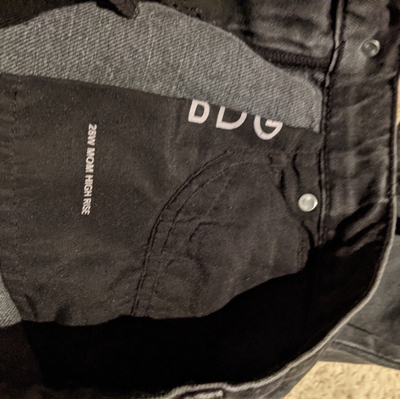 BDG High Wasited Mom Jean- size 28- distressed black - Picture 6 of 8